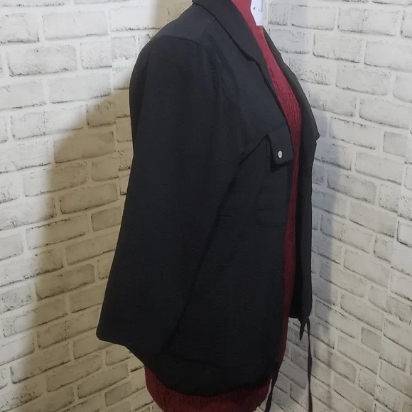 NYC Charcoal Blazer with Buttoned Pockets - Picture 3 of 10